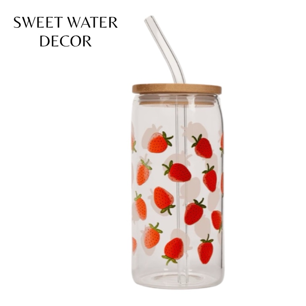 NWT Sweet Water Decor Strawberry 17 oz Glass Tumbler